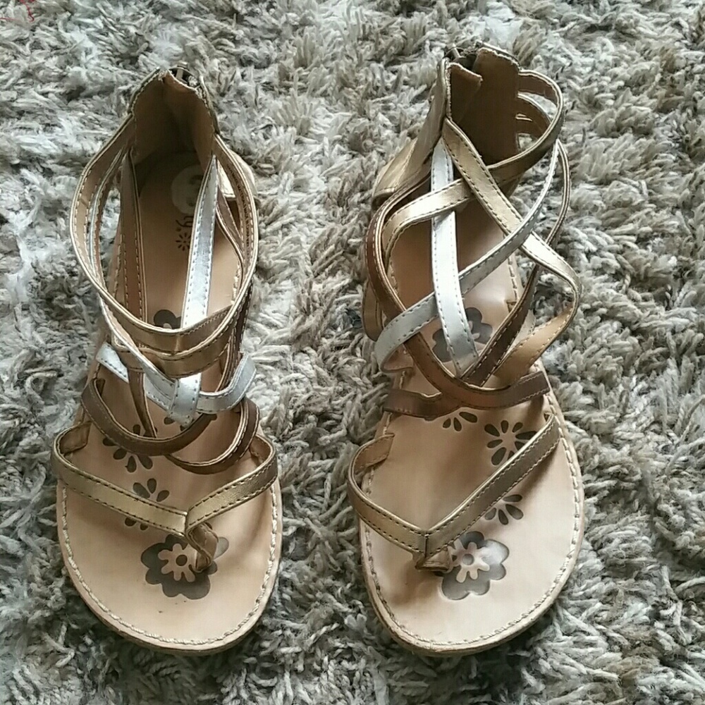 CLEARANCE 💥💢    GIRL'S STRAPPY SANDALS